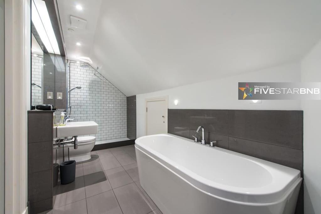 Cool Urban Apartment With Stunning Castle Views EDI Buitenkant foto