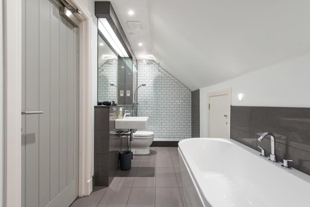 Cool Urban Apartment With Stunning Castle Views EDI Buitenkant foto